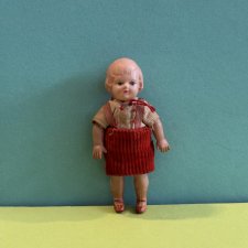 Целлулоидная куколка Minerva в красном платье, высота 9 см