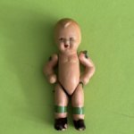 Фарфоровая куколка Edi с рельефными волосами, высота 7,5 см