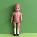 Очаровательная куколка Schildkrot с рельефными волосами, высота 13 см