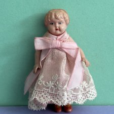 Целлулоидная куколка Minerva, родной аутфит, высота 9 см