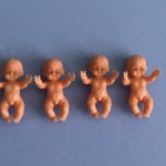 Маленькие пупсики из киндер сюрприза, мальчики, высота 3 см