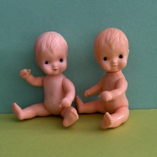 Чехословацкие пупсики Igra с голубыми и черными глазками, высота 11 см