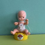 Чехословацкий пупсик Igra с горшочком и соской, высота 8,5 см