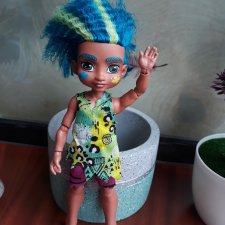 Яркий, милый, но...