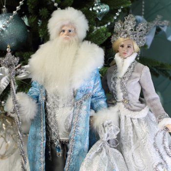 Под ёлочкой