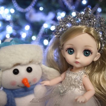 Малышки и снеговик