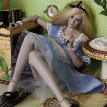 Алиса увеличилась