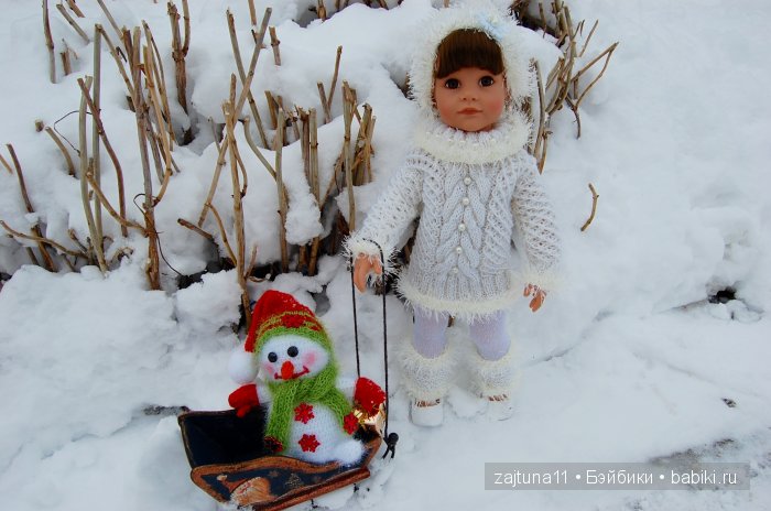 Белый топик. Зимние наряды на куклах Готц