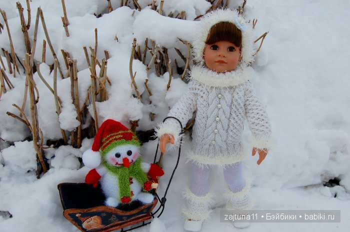 Белый топик. Зимние наряды на куклах Готц