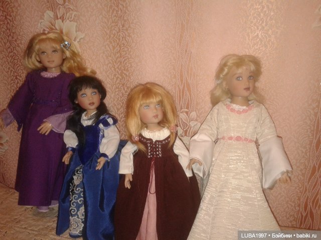 Мы хвастается новыми нарядами)))