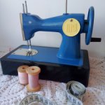 Детская/кукольная швейная машинка