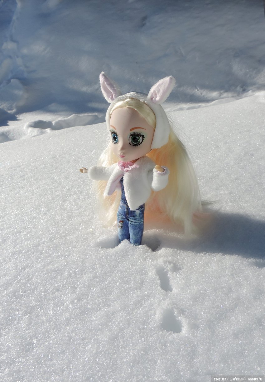 Белым по белому: блондинка на снегу (фото 4)