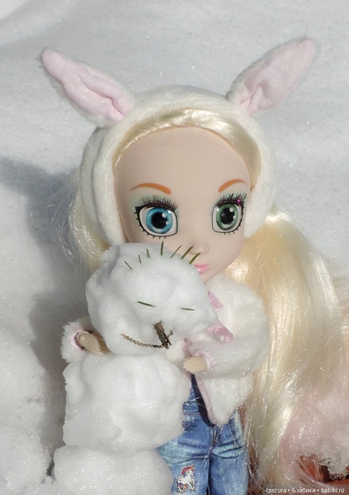 Белым по белому: блондинка на снегу (фото 7)