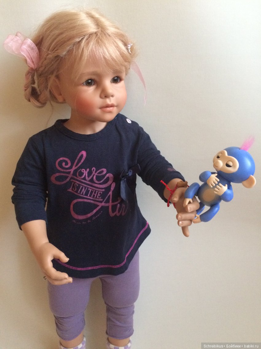 А ваши куклы тоже не любят переодеваться