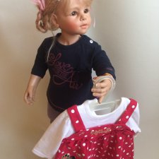 А ваши куклы тоже не любят переодеваться ?