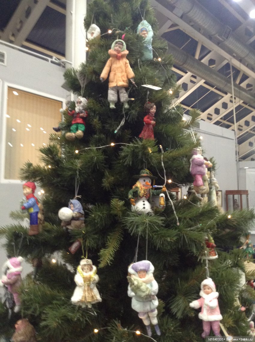 Волшебный мир Рождественских подарков на выставке "Царская кукла"