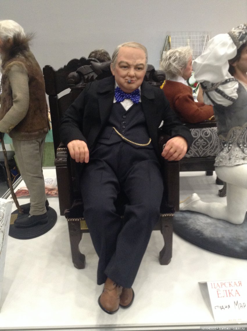 Волшебный мир Рождественских подарков на выставке "Царская кукла"