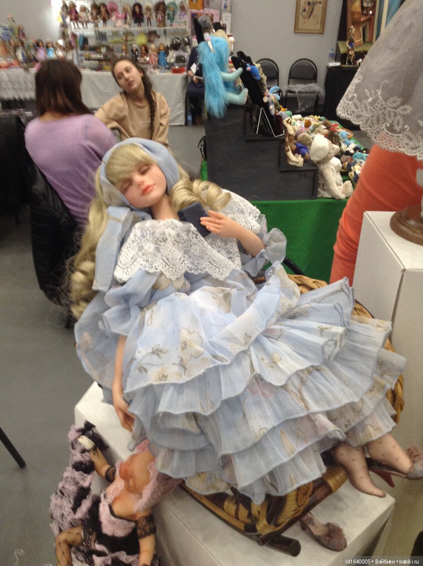 Волшебный мир Рождественских подарков на выставке "Царская кукла"