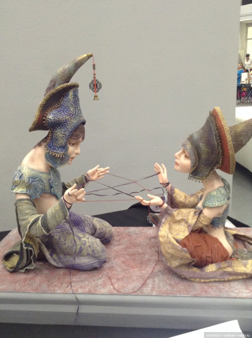 Волшебный мир Рождественских подарков на выставке "Царская кукла"