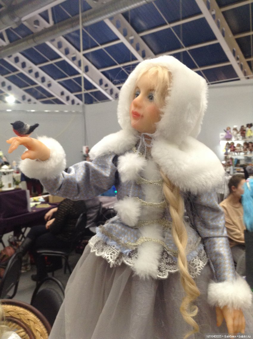 Волшебный мир Рождественских подарков на выставке "Царская кукла"