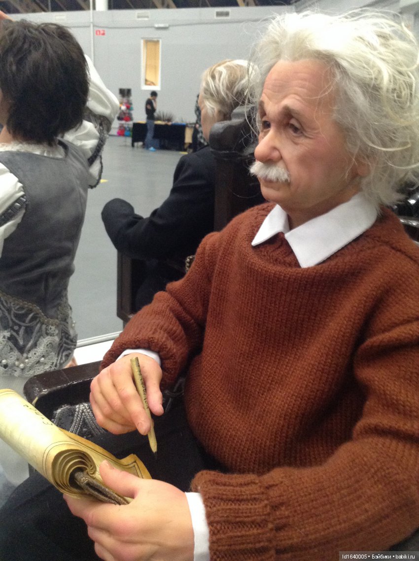 Волшебный мир Рождественских подарков на выставке "Царская кукла"