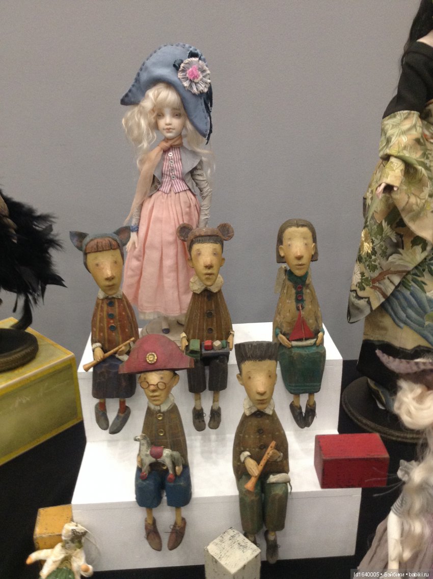 Волшебный мир Рождественских подарков на выставке "Царская кукла"