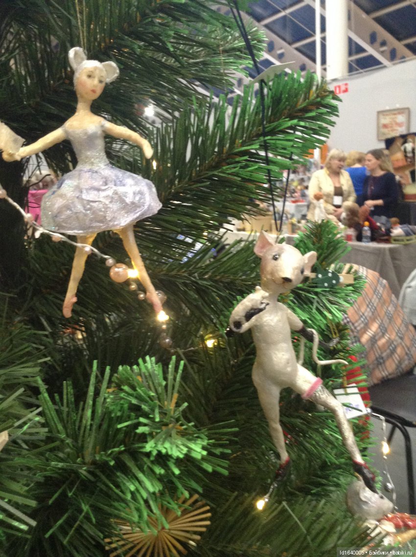 Волшебный мир Рождественских подарков на выставке "Царская кукла"