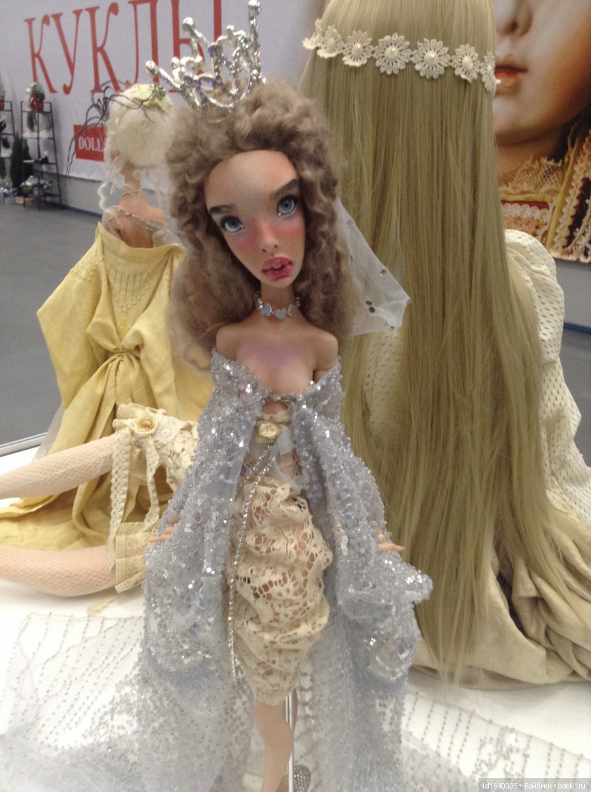 Волшебный мир Рождественских подарков на выставке "Царская кукла"