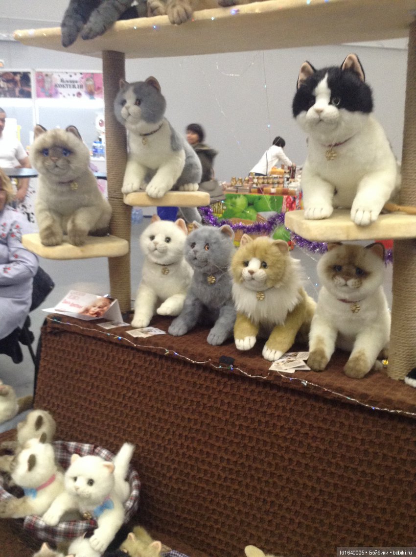 Волшебный мир Рождественских подарков на выставке "Царская кукла"