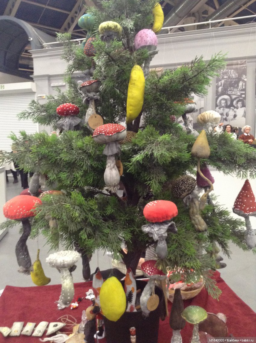 Волшебный мир Рождественских подарков на выставке "Царская кукла"