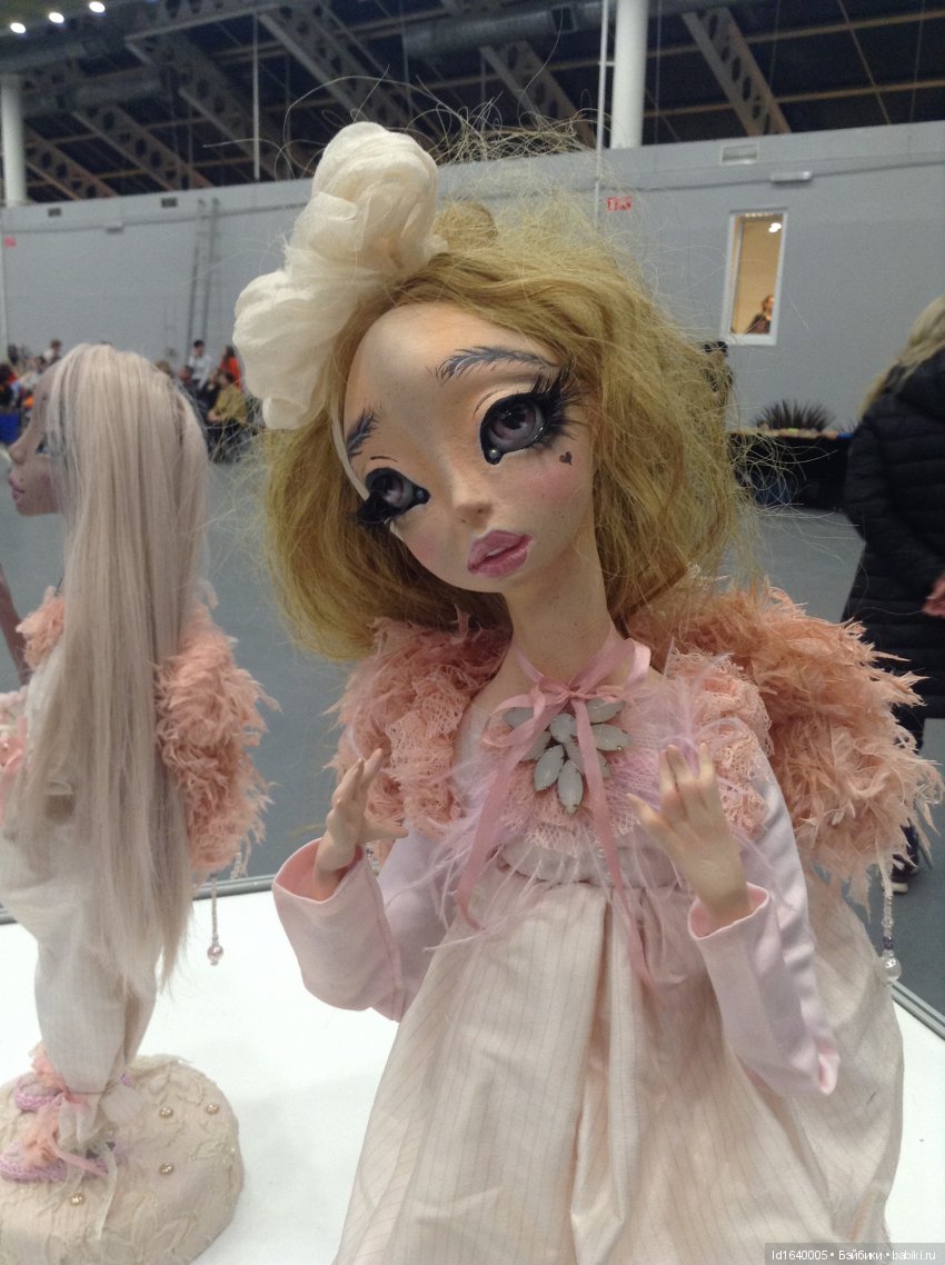 Волшебный мир Рождественских подарков на выставке "Царская кукла"