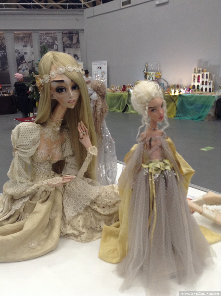 Волшебный мир Рождественских подарков на выставке "Царская кукла"