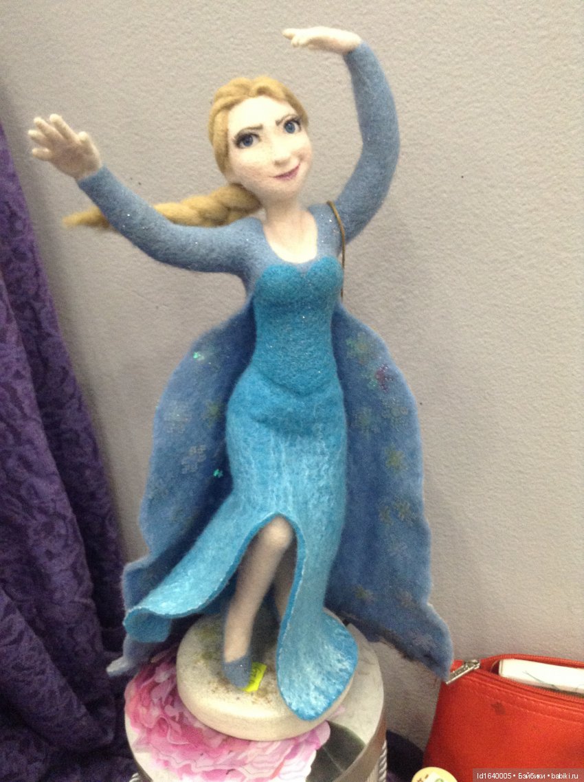 Волшебный мир Рождественских подарков на выставке "Царская кукла"