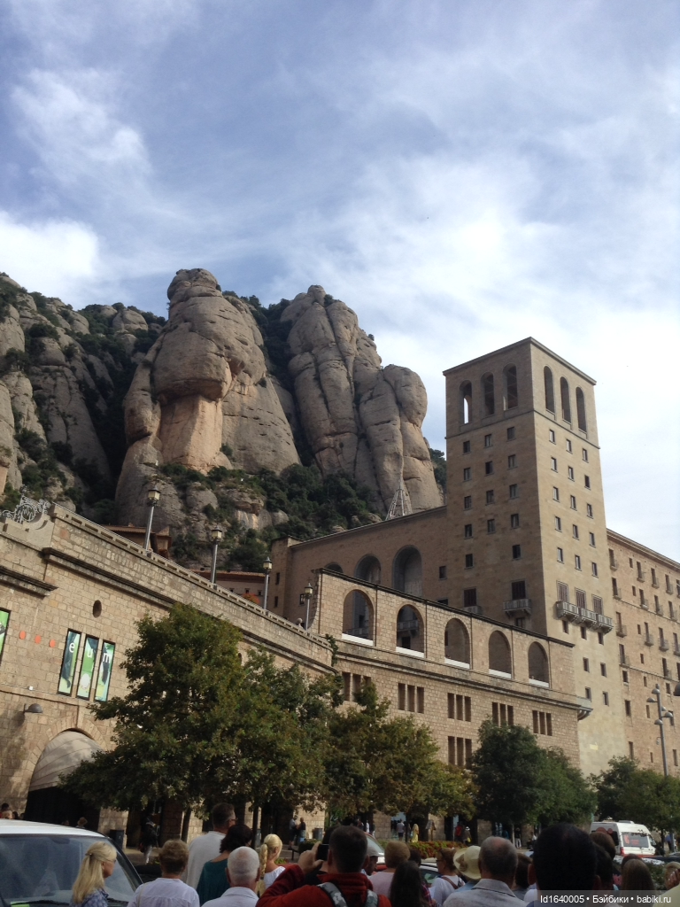 Бенедиктинский монастырь Монсеррат в Испании. Чёрная Мадонна - покровительница Каталонии (фото 3)