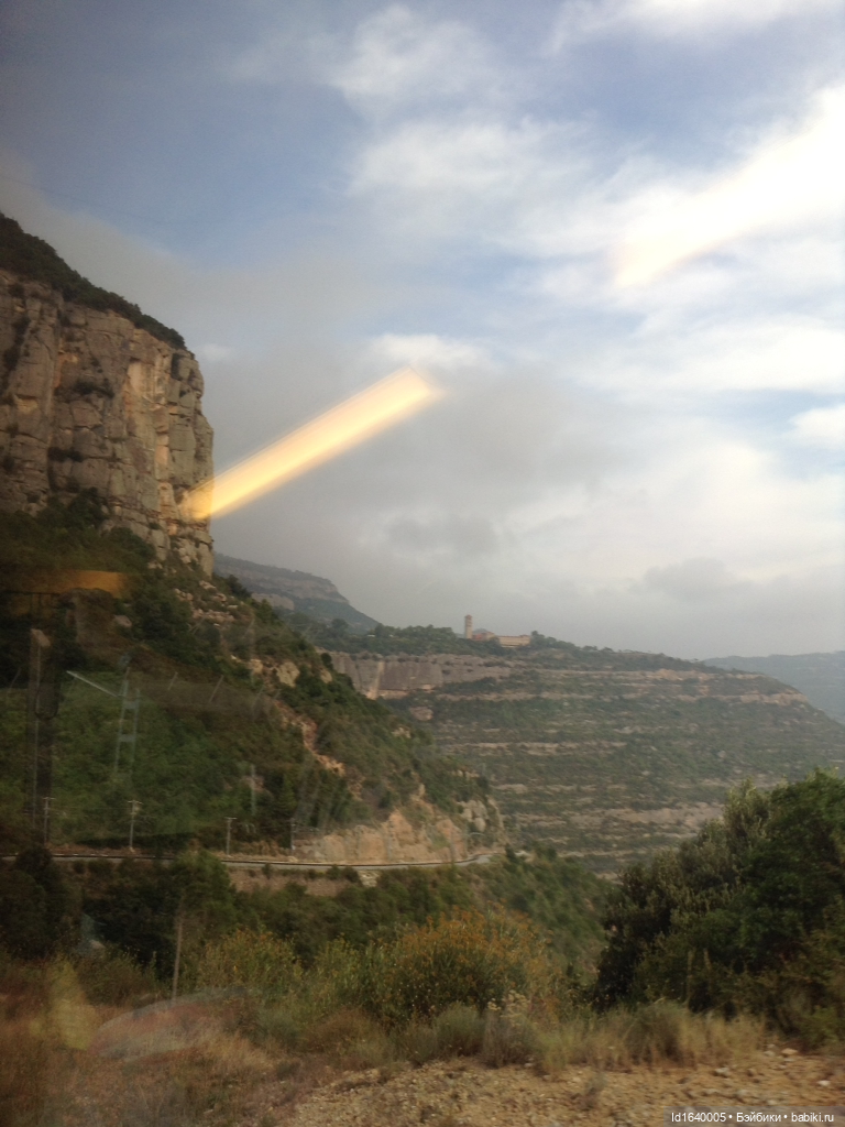 Бенедиктинский монастырь Монсеррат в Испании. Чёрная Мадонна - покровительница Каталонии (фото 2)