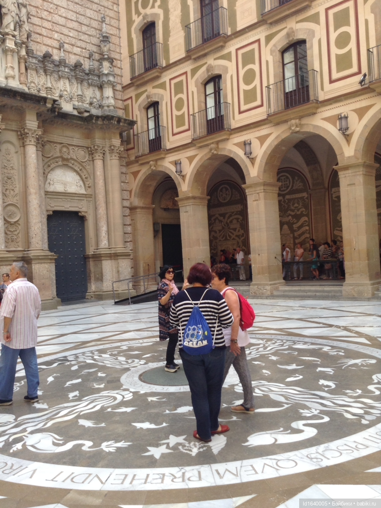 Бенедиктинский монастырь Монсеррат в Испании. Чёрная Мадонна - покровительница Каталонии (фото 10)