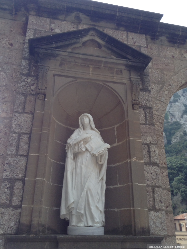 Бенедиктинский монастырь Монсеррат в Испании. Чёрная Мадонна - покровительница Каталонии