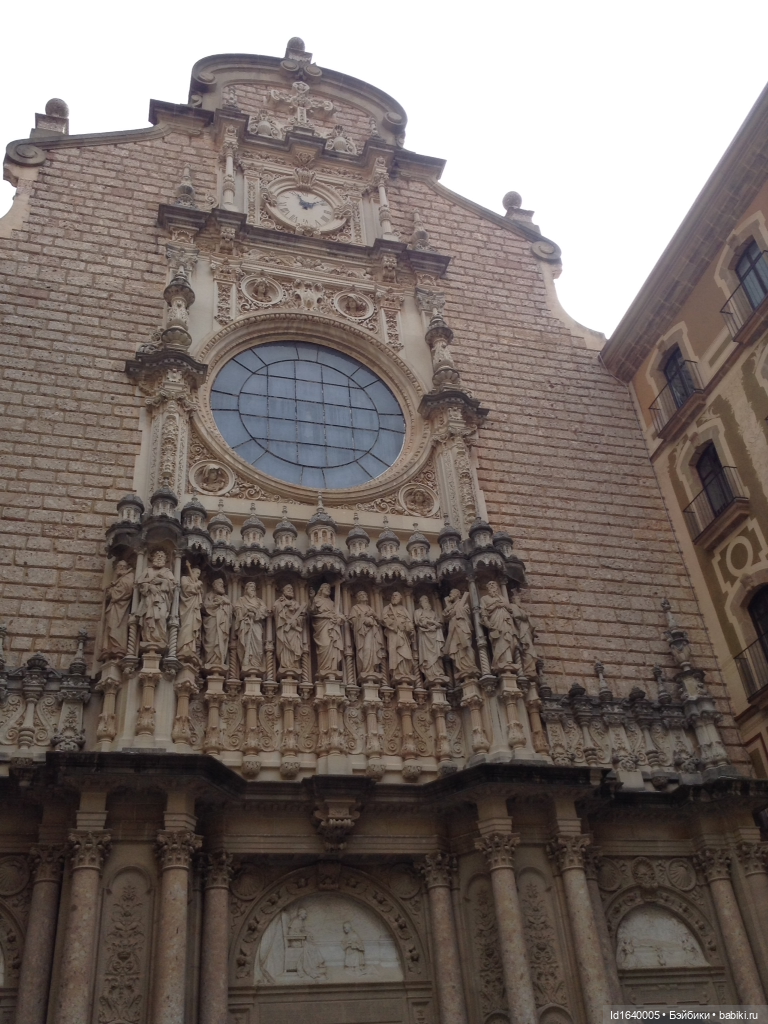 Бенедиктинский монастырь Монсеррат в Испании. Чёрная Мадонна - покровительница Каталонии