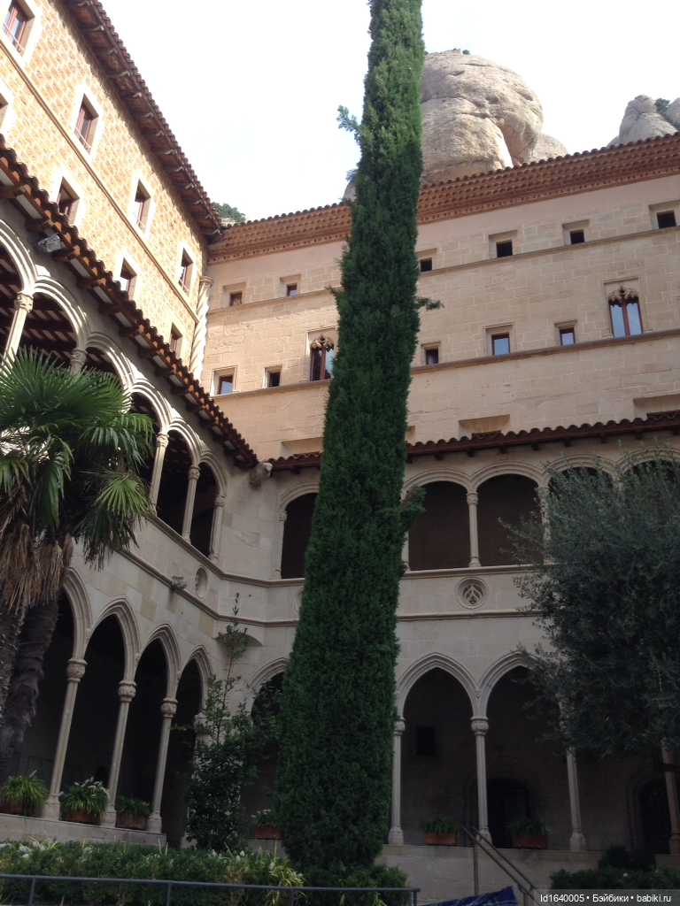 Бенедиктинский монастырь Монсеррат в Испании. Чёрная Мадонна - покровительница Каталонии