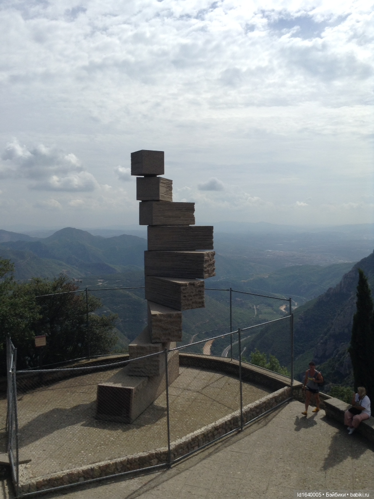 Бенедиктинский монастырь Монсеррат в Испании. Чёрная Мадонна - покровительница Каталонии