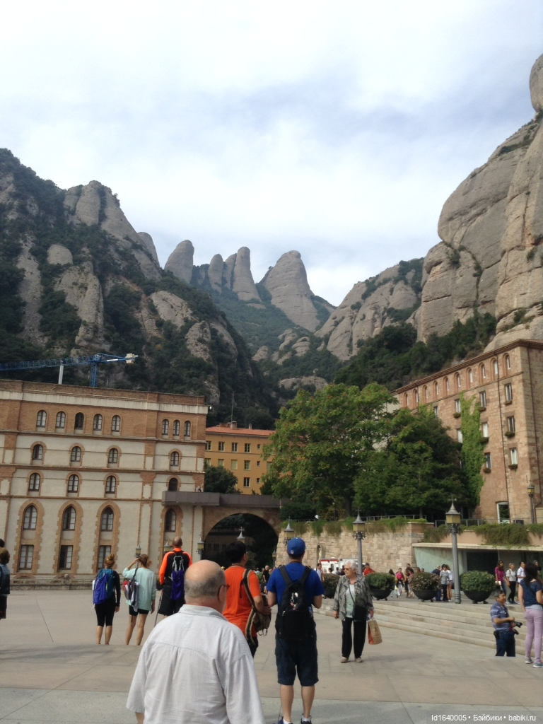 Бенедиктинский монастырь Монсеррат в Испании. Чёрная Мадонна - покровительница Каталонии