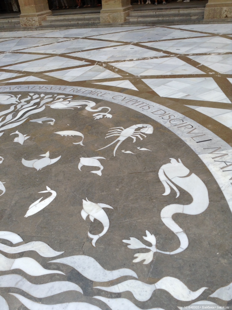 Бенедиктинский монастырь Монсеррат в Испании. Чёрная Мадонна - покровительница Каталонии