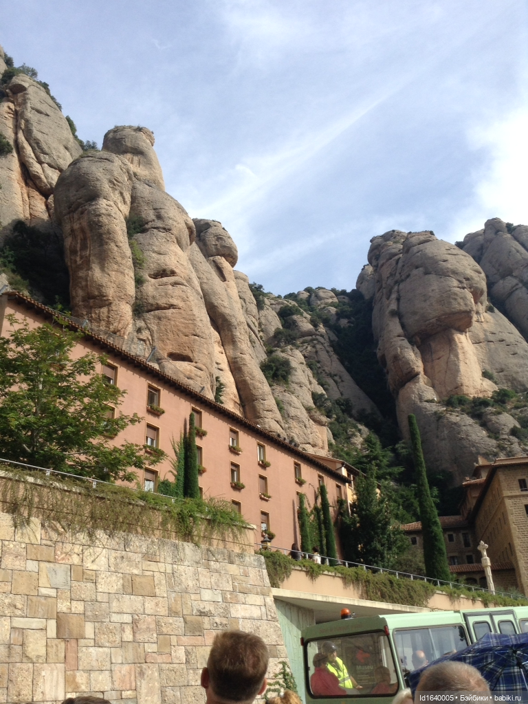 Бенедиктинский монастырь Монсеррат в Испании. Чёрная Мадонна - покровительница Каталонии (фото 8)