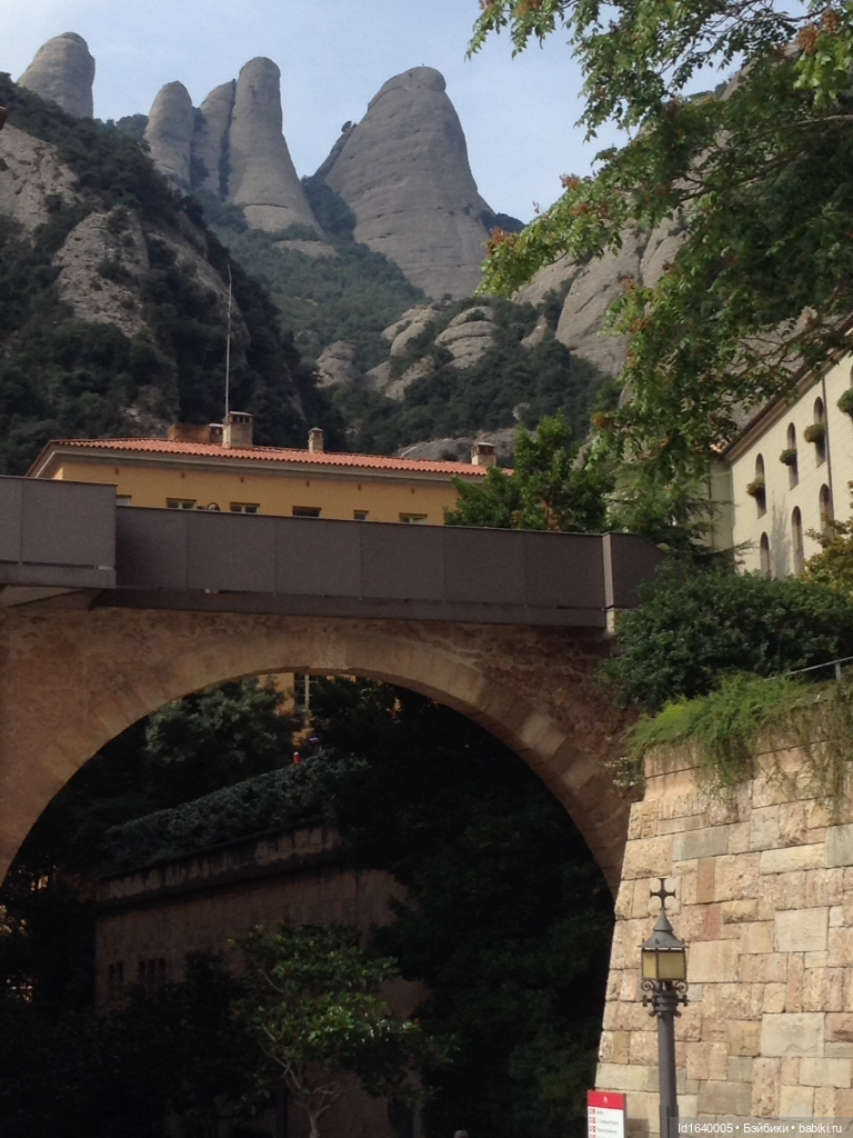 Бенедиктинский монастырь Монсеррат в Испании. Чёрная Мадонна - покровительница Каталонии