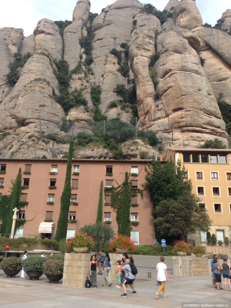 Бенедиктинский монастырь Монсеррат в Испании. Чёрная Мадонна - покровительница Каталонии