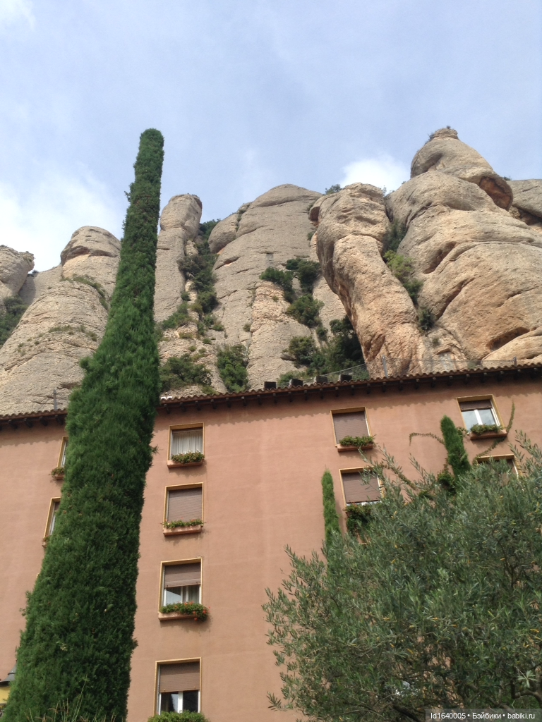 Бенедиктинский монастырь Монсеррат в Испании. Чёрная Мадонна - покровительница Каталонии