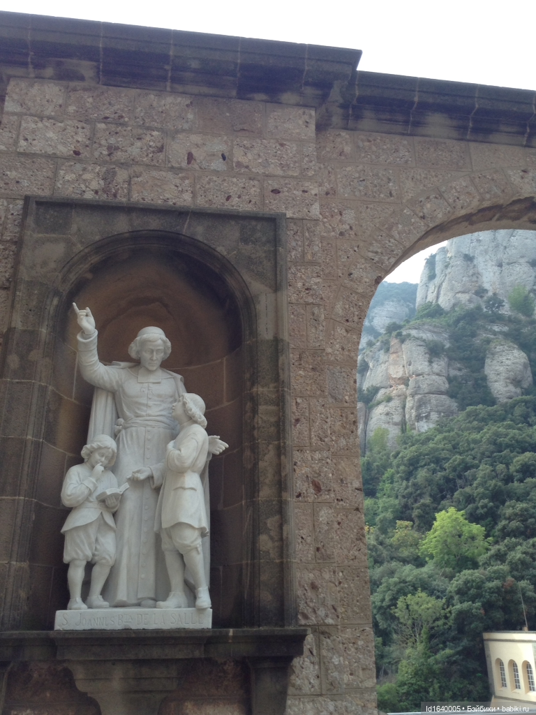 Бенедиктинский монастырь Монсеррат в Испании. Чёрная Мадонна - покровительница Каталонии