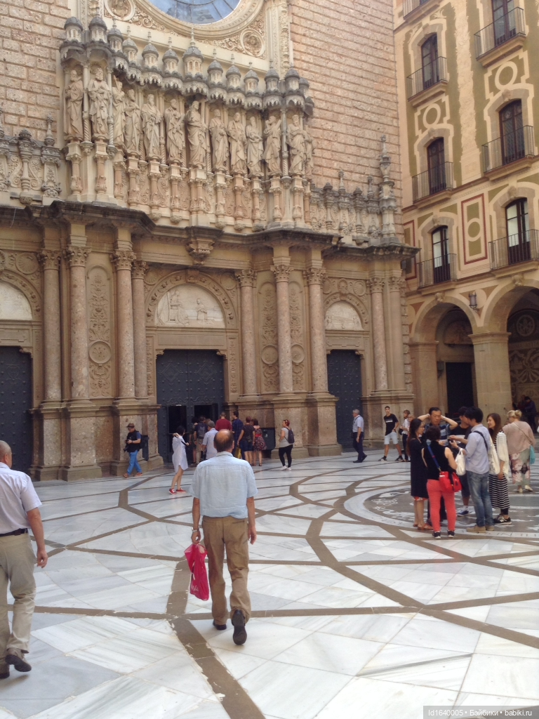 Бенедиктинский монастырь Монсеррат в Испании. Чёрная Мадонна - покровительница Каталонии