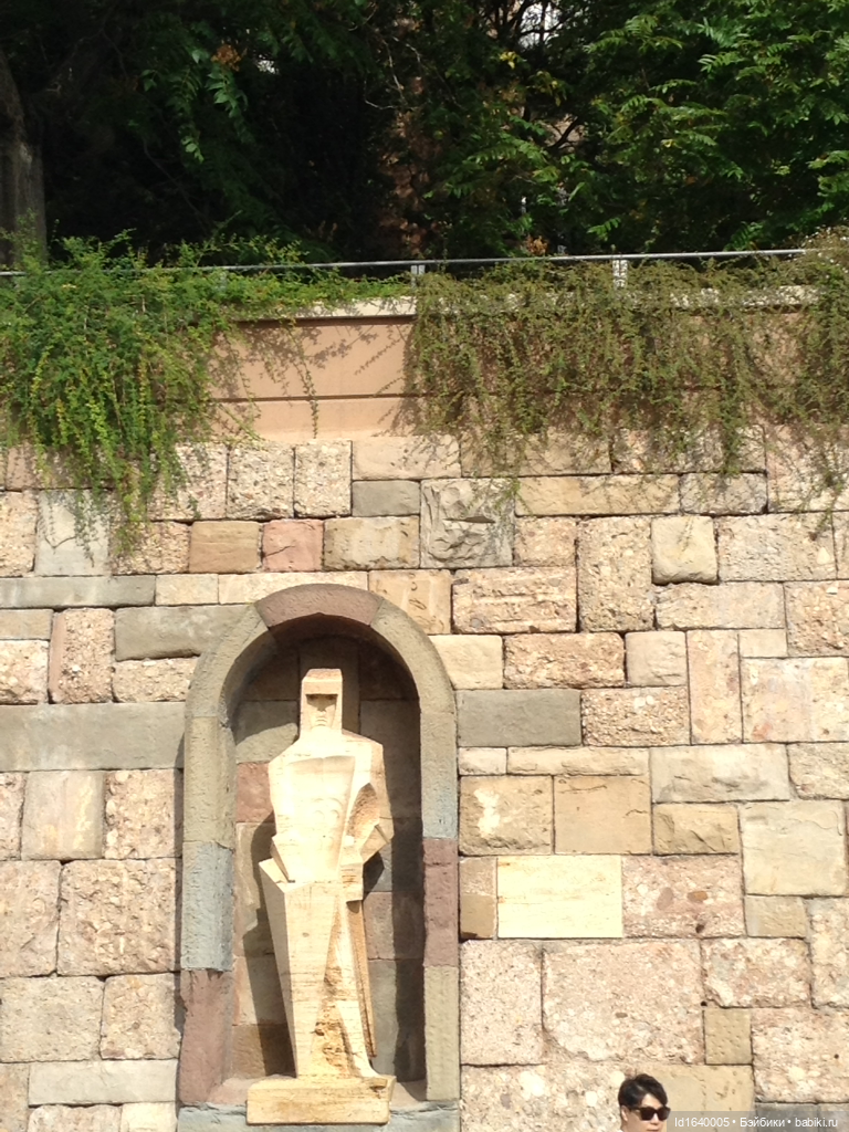 Бенедиктинский монастырь Монсеррат в Испании. Чёрная Мадонна - покровительница Каталонии (фото 7)