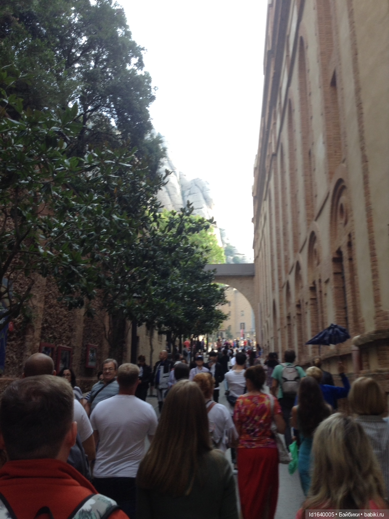 Бенедиктинский монастырь Монсеррат в Испании. Чёрная Мадонна - покровительница Каталонии (фото 6)